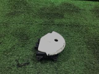 Фото запчасти сервопривод заслонки печки TOYOTA Sai контрактная запчасть Запчасть сервопривод заслонки печки TOYOTA Sai