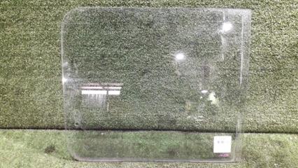 Стекло собачника NISSAN Caravan