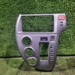 Консоль магнитофона TOYOTA Ractis 2006