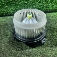 Запчасть мотор печки TOYOTA Ist