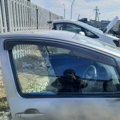 Ветровик передний правый TOYOTA Wish 2007