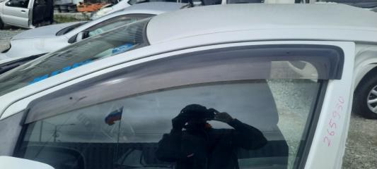 Ветровик передний левый TOYOTA Wish 2003