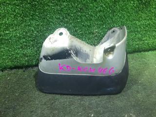 Запчасть брызговик передний правый TOYOTA Hiace Regius