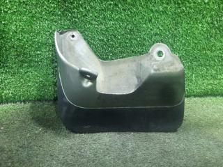 Запчасть брызговик передний левый TOYOTA Hiace Regius