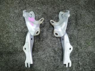 Фото запчасти петли капота MAZDA Verisa 2005 контрактная запчасть Запчасть петли капота MAZDA Verisa 2005