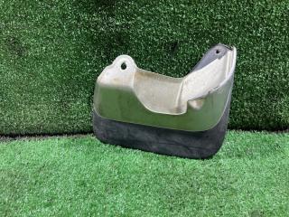 Запчасть брызговик передний правый TOYOTA Grand Hiace