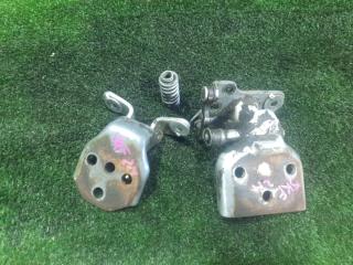 Петли двери передние MAZDA Bongo