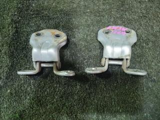 Фото запчасти петли двери передние правые MAZDA Demio 1999 контрактная запчасть Запчасть петли двери передние правые MAZDA Demio 1999