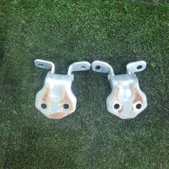 Фото запчасти петли двери передние правые MAZDA Familia 2000 контрактная запчасть Запчасть петли двери передние правые MAZDA Familia 2000