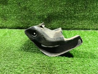 Брызговик правый TOYOTA Crown 1999