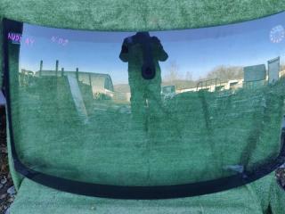 Запчасть стекло лобовое переднее AUDI A4