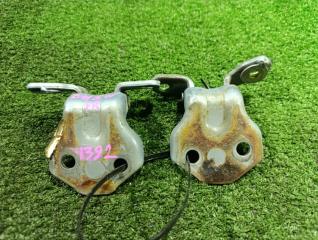 Запчасть петли двери передние правые MAZDA Demio 2000