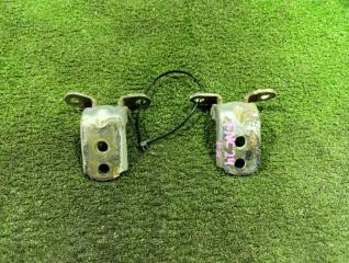 Запчасть петли двери передние правые NISSAN Serena