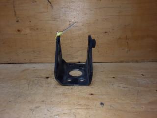 Запчасть кронштейн передний NISSAN PRESAGE 2003