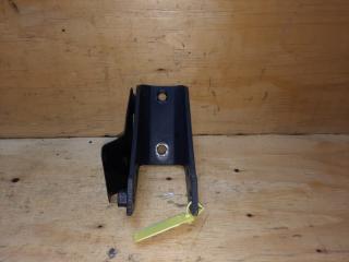 Кронштейн передний NISSAN BASSARA 1999