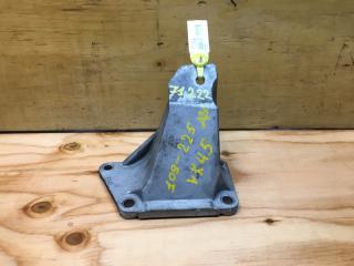 Кронштейн левый NISSAN FUGA 2006