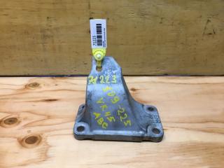 Кронштейн правый NISSAN FUGA 2006