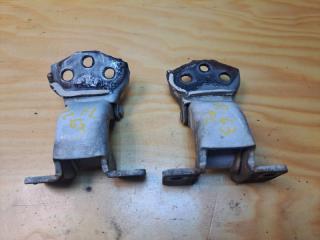 Петля двери передняя левая NISSAN LARGO 1998