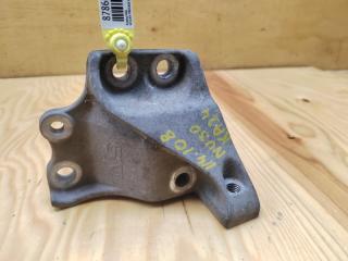 Кронштейн левый NISSAN PRESAGE 1999