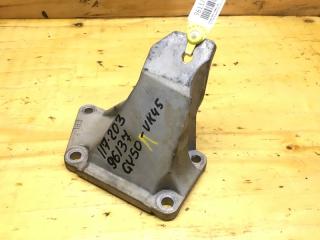 Кронштейн левый NISSAN FUGA 2005