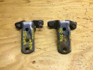 Петля двери передняя левая MITSUBISHI CHARIOT GRANDIS 2001 контрактная Петля двери передняя левая MITSUBISHI CHARIOT GRANDIS 2001