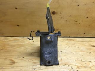 Кронштейн передний MITSUBISHI GRANDIS 2003 контрактная Кронштейн передний MITSUBISHI GRANDIS 2003