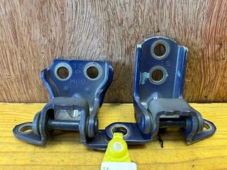 Петля двери передняя левая NISSAN LIBERTY 2001