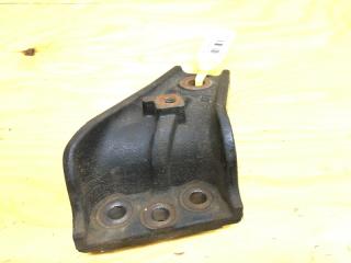 Кронштейн правый MITSUBISHI AIRTREK CU4W 4G64