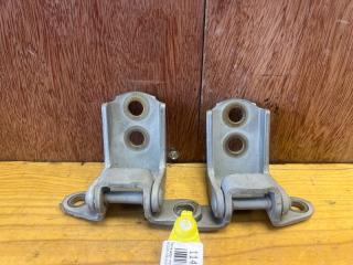 Петля двери передняя правая NISSAN PRESAGE 2002