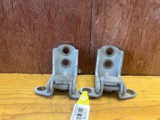 Петля двери передняя правая NISSAN PRESAGE 2006