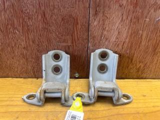 Петля двери передняя правая NISSAN PRESAGE 2001