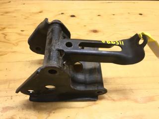 Кронштейн задний NISSAN PRESAGE 2002