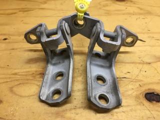 Фото запчасти петля двери передняя правая MITSUBISHI GALANT FORTIS 2012 контрактная запчасть Запчасть петля двери передняя правая MITSUBISHI GALANT FORTIS 2012