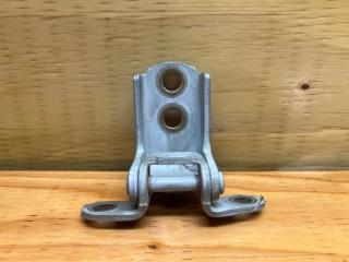 Петля двери передняя левая NISSAN PRESAGE 2002