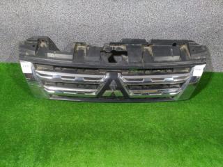 Решетка радиатора (верхняя) Mitsubishi Pajero 4 2015-н.в