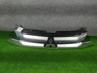 Решетка радиатора (верхняя) Mitsubishi Outlander 2015-2018