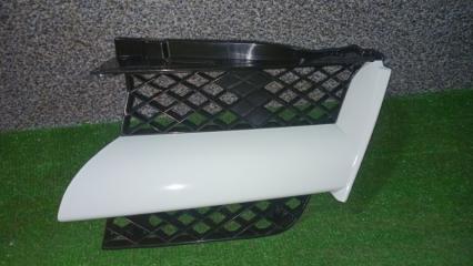 Решетка радиатора передняя левая Mitsubishi Outlander