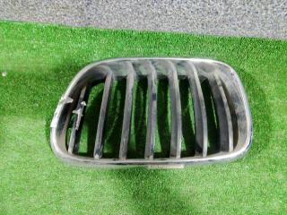 Запчасть решетка радиатора левая BMW 7 2005-2008