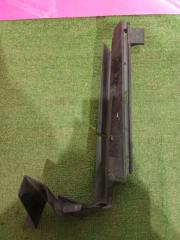 Запчасть дефлектор радиатора левый Renault Sandero Stepway 2013-2018