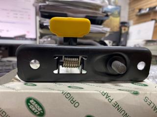 Крючок капота