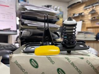 Крючок капота