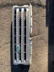 Фото запчасти решётка в бампер Land Rover Range Rover Sport 2007 Б/У запчасть Запчасть решётка в бампер Land Rover Range Rover Sport 2007