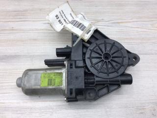 Фото запчасти моторчик стеклоподъемника задний правый Jeep Grand Cherokee 2010-2022 Б/У запчасть Запчасть моторчик стеклоподъемника задний правый Jeep Grand Cherokee 2010-2022