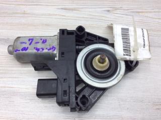 Фото запчасти моторчик стеклоподъемника передний левый Jeep Grand Cherokee 2010-2022 Б/У запчасть Запчасть моторчик стеклоподъемника передний левый Jeep Grand Cherokee 2010-2022