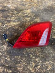 Фото запчасти фонарь крышки багажника задний левый Peugeot 408 2014 Б/У запчасть Запчасть фонарь крышки багажника задний левый Peugeot 408 2014