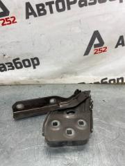 Петля капота правая Volkswagen Touareg 2011