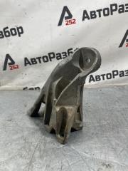 Кронштейн двигателя правый Volkswagen Touareg 2016