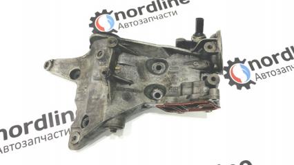 Запчасть кронштейн генератора Volkswagen Passat B6 2008