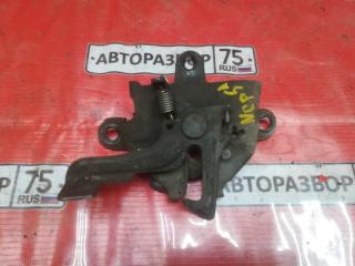 Запчасть замок капота TOYOTA PROBOX 2002