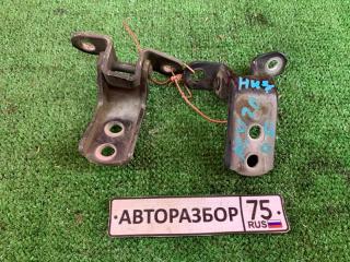 Крепление двери переднее правое TOYOTA KLUGER V 2001